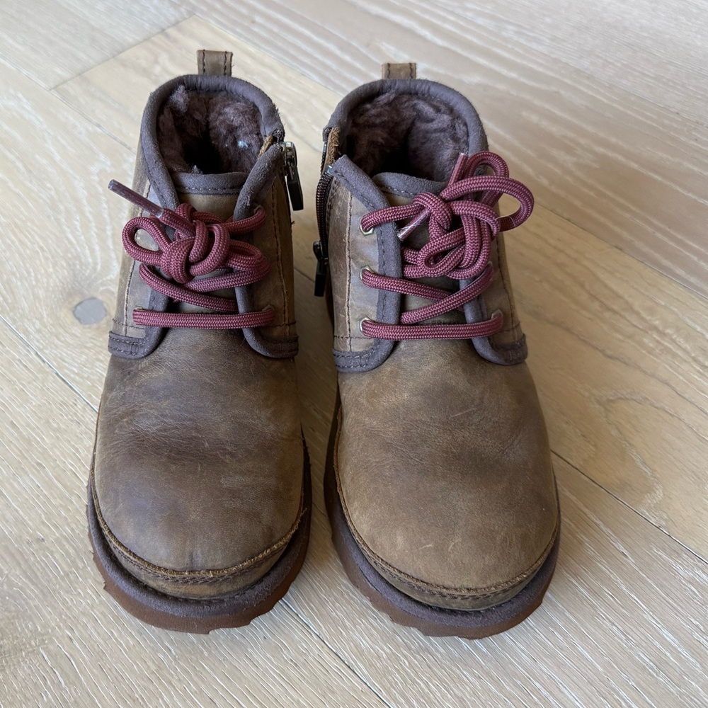 UGG Kids Boots in Brown with Burgundy Laces
